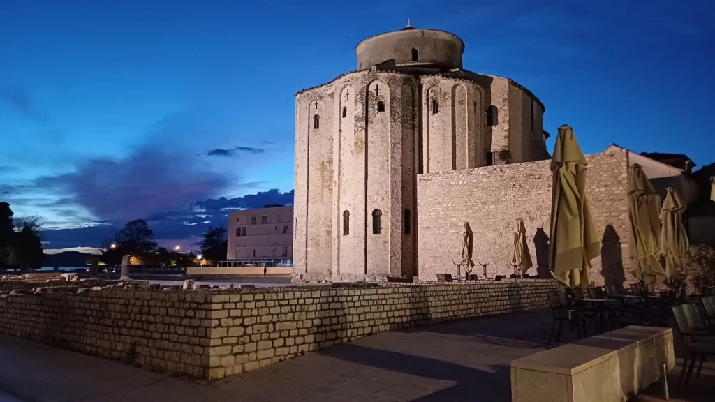 DALMACIJO-NAJDRAZE-SI-MOJE_Donat_Noc_1200